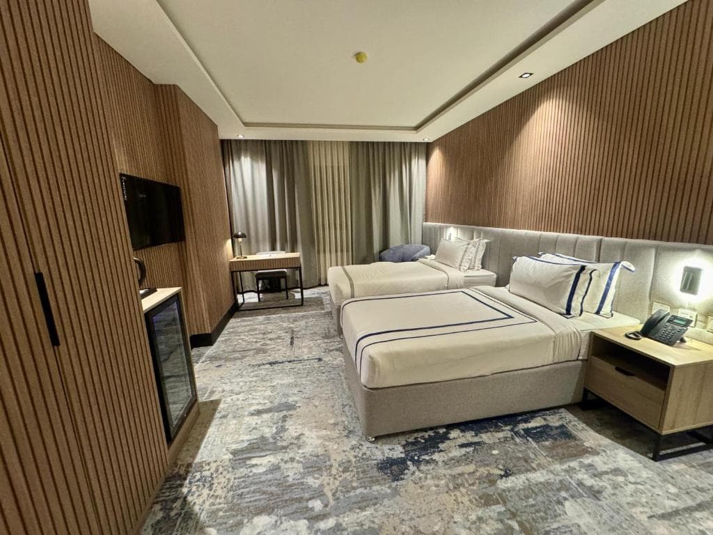 Hill HOTEL 4